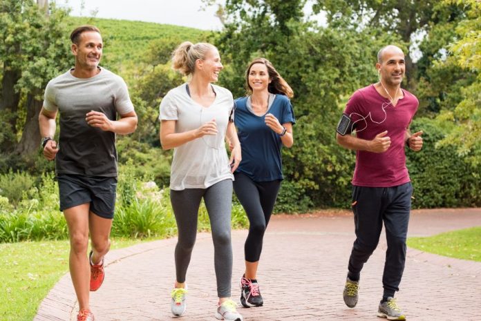 Courir dans des groupes urbains : pourquoi rejoindre ces communautés dynamiques ? Courir dans des groupes urbains : pourquoi rejoindre ces communautés dynamiques ?